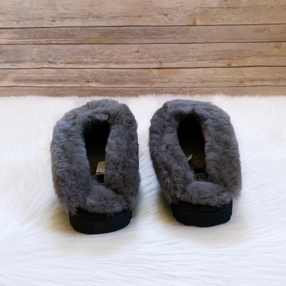UGG Women’s Cluggette Slippers For Outdoor/Indoor Use - Picture 4 of 6